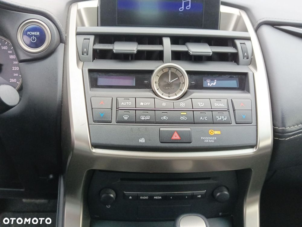 Lexus NX 300h Elite 2WD - 22