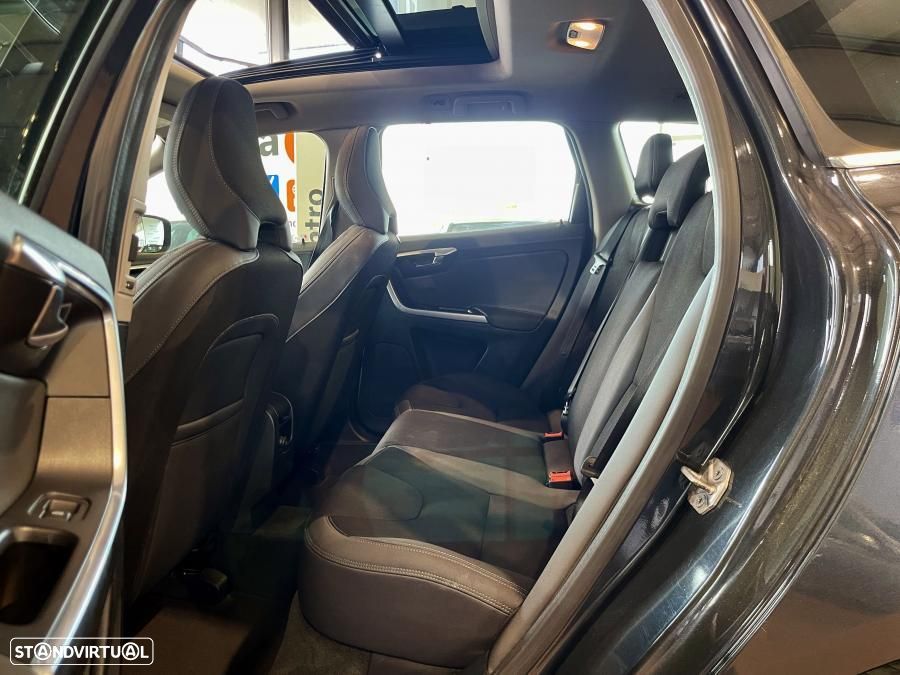 Volvo XC 60 2.0 D4 Momentum Geartronic - 24