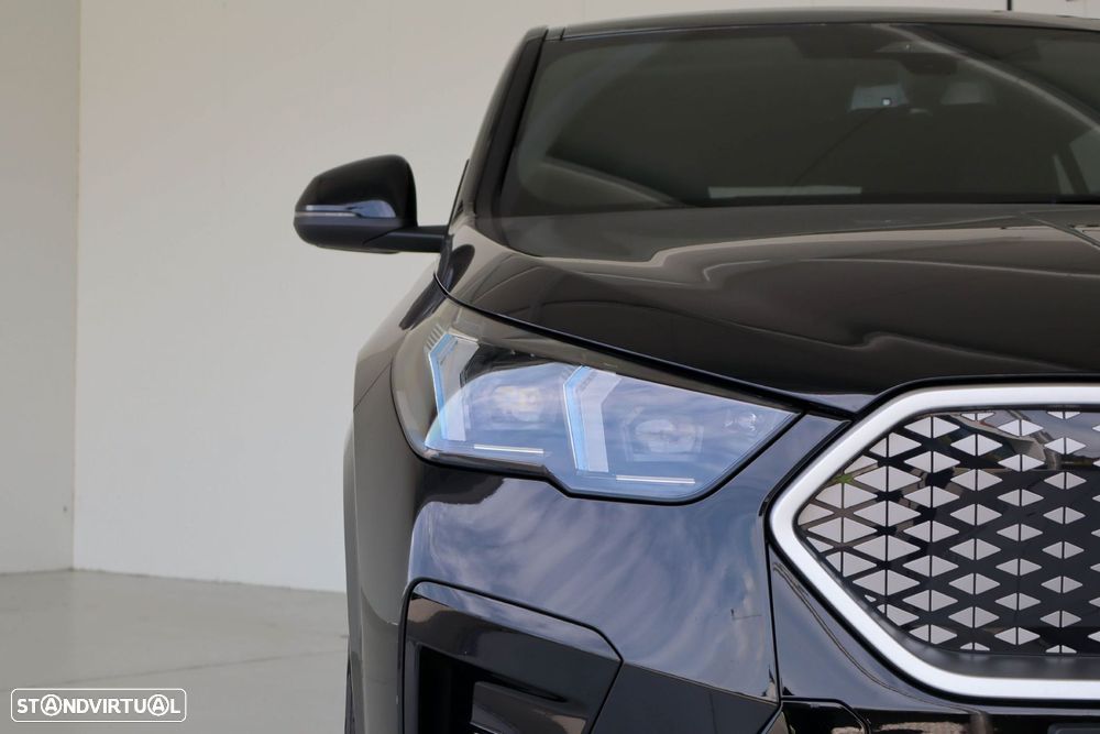 BMW iX2 eDrive20 Pack Desportivo M - 4