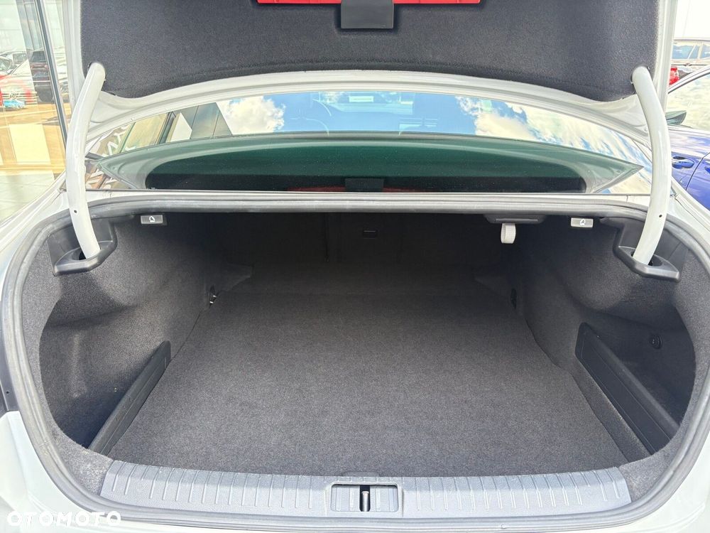 Volkswagen Passat - 20