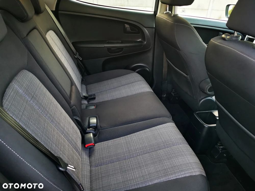 Kia Venga 1.4 CVVT Business Line - 13