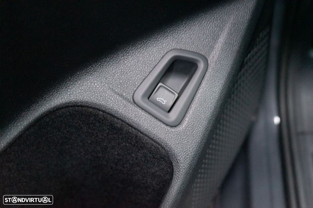 VW Golf Variant 2.0 TDi R-Line DSG - 26