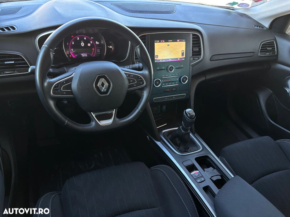 Renault Megane TCE 140 Equilibre - 11