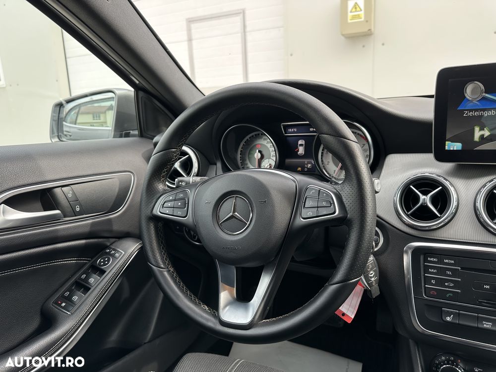 Mercedes-Benz GLA 200 7G-DCT - 18