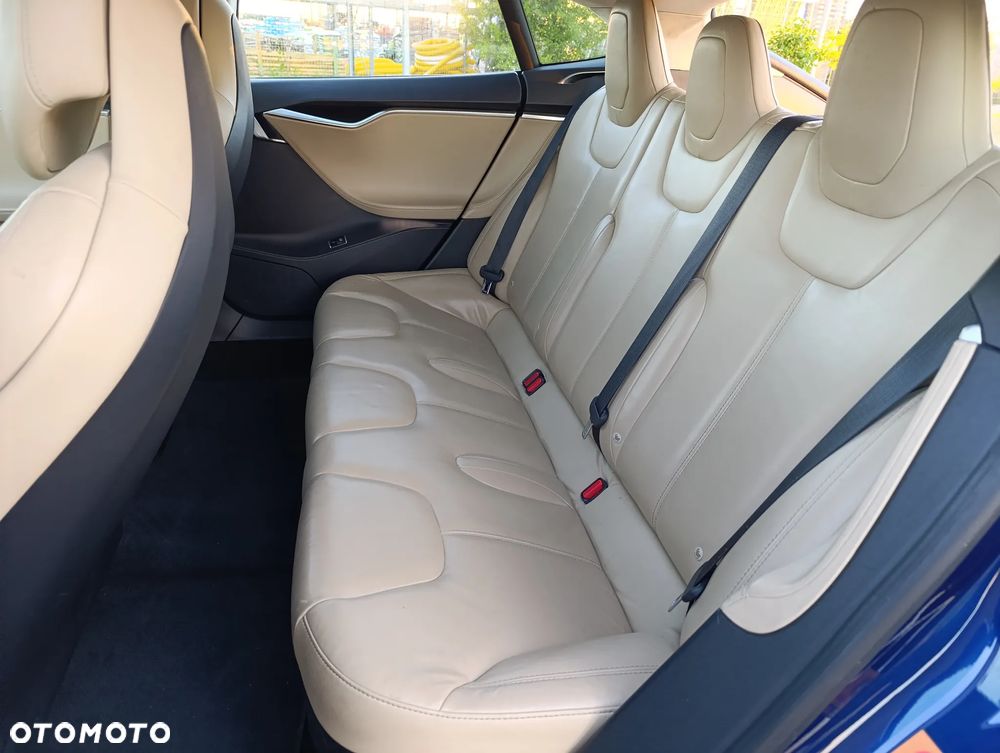 Tesla Model S - 33