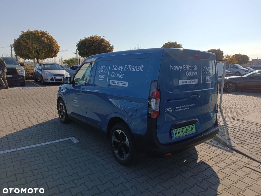 Ford Transit Courier - 9