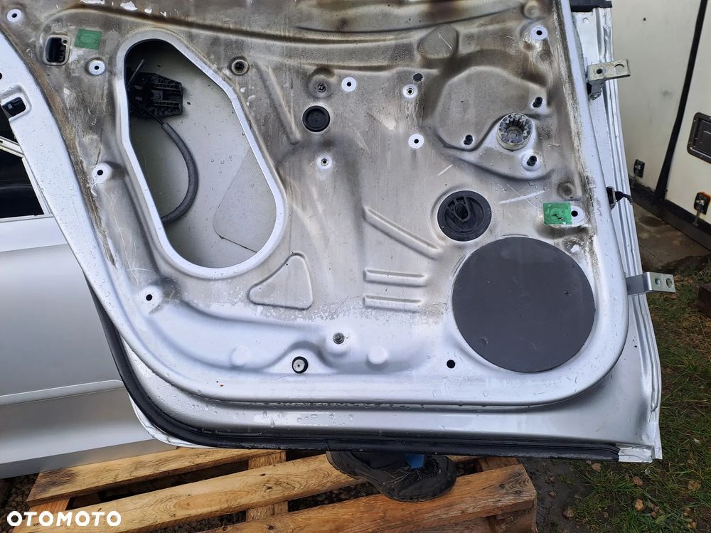 Skoda Rapid 5D HB drzwi klapa kod lakieru 9156 LA7W i inne - 9