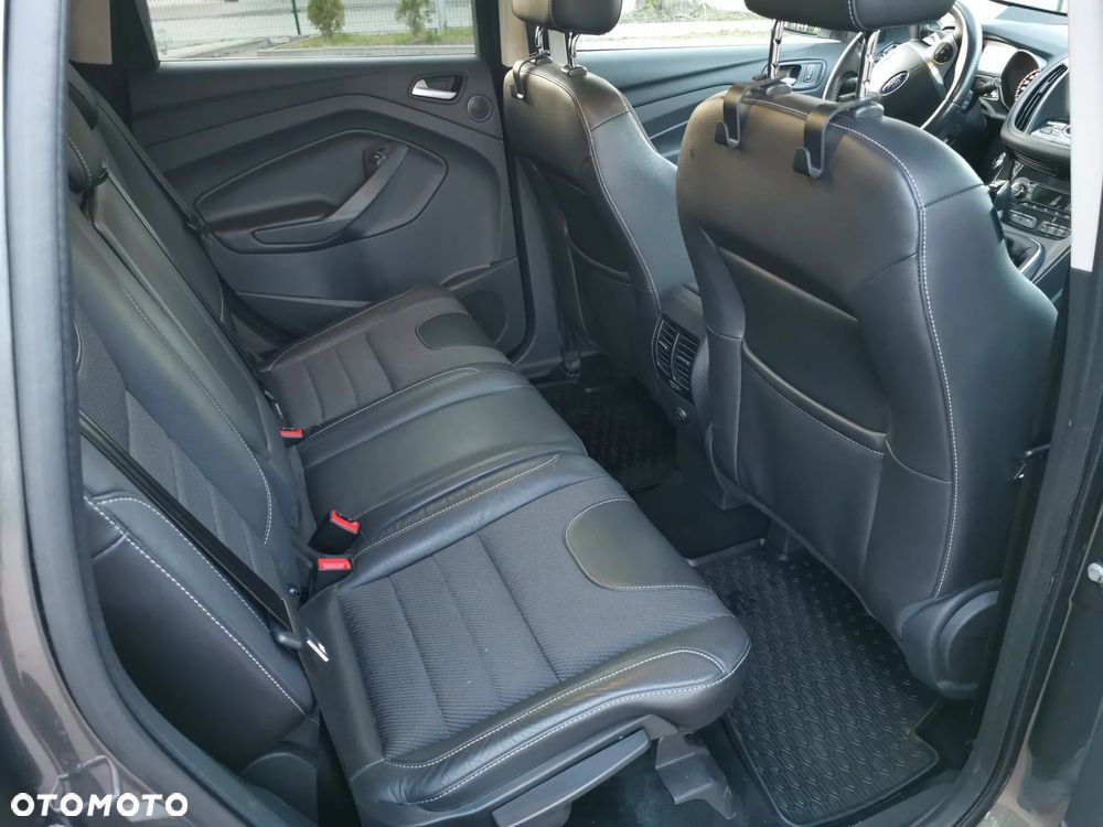 Ford Kuga 1.5 EcoBoost 2x4 Titanium - 9