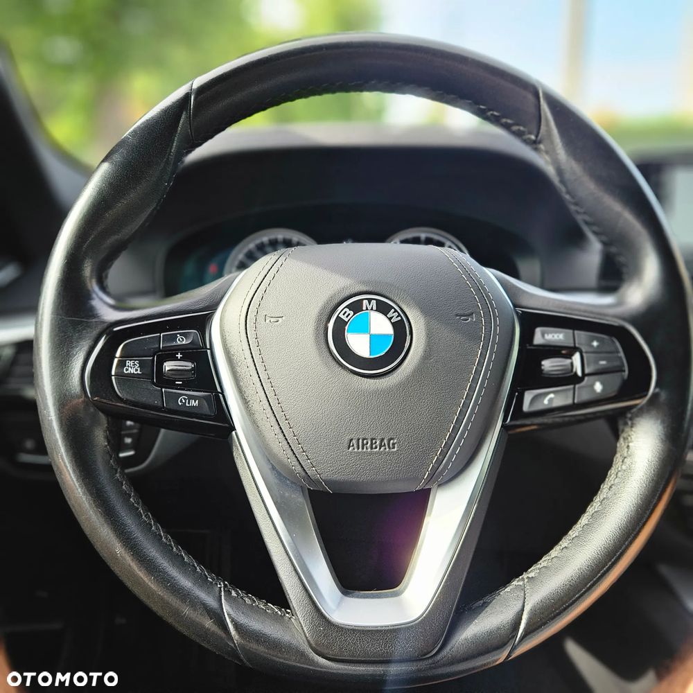 BMW Seria 5 520i M Sport sport - 32