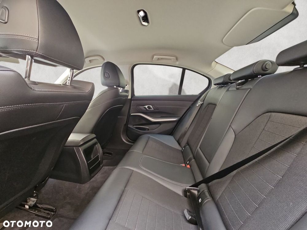 BMW Seria 3 330i xDrive Advantage - 20