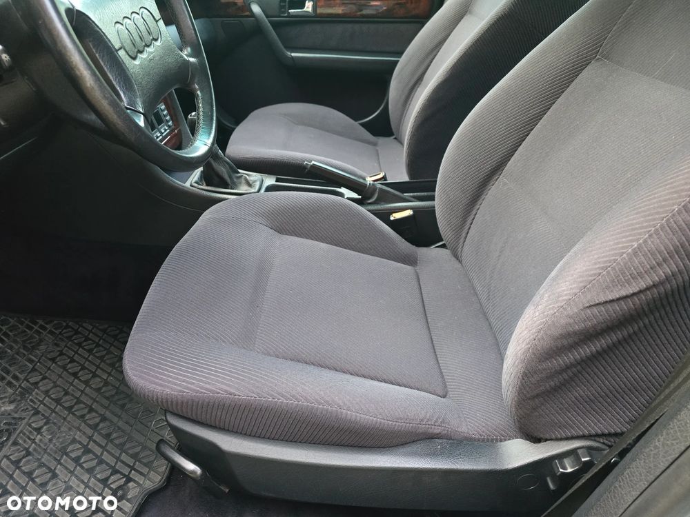 Audi 100 2.6 E - 22