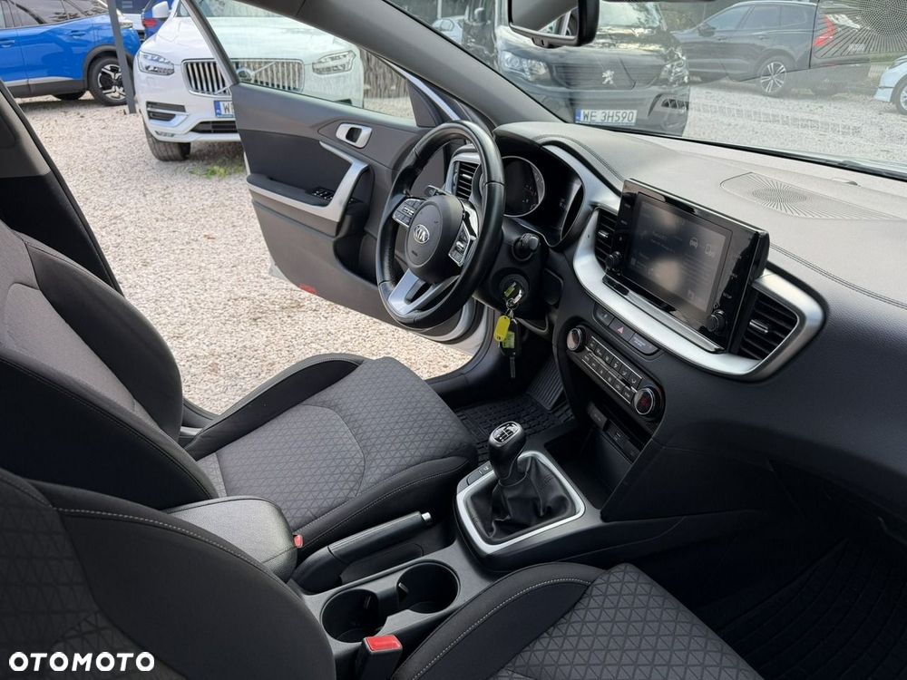 Kia Ceed - 10