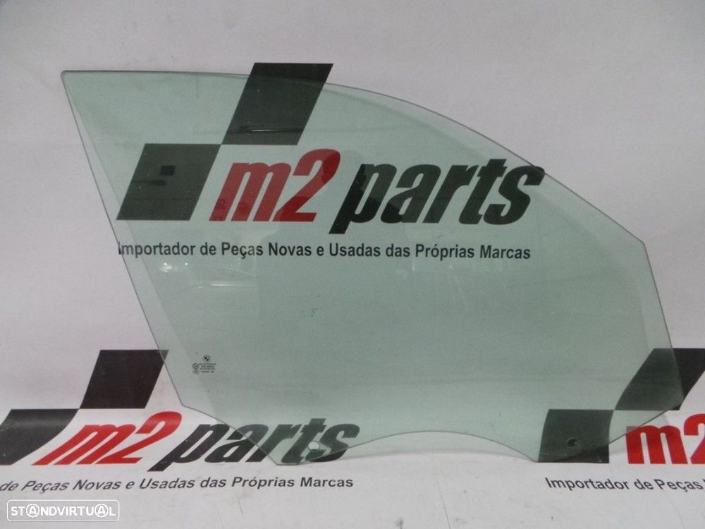 Vidro da porta Direito/Frente Seminovo/ Original BMW X1 51332990296 - 1