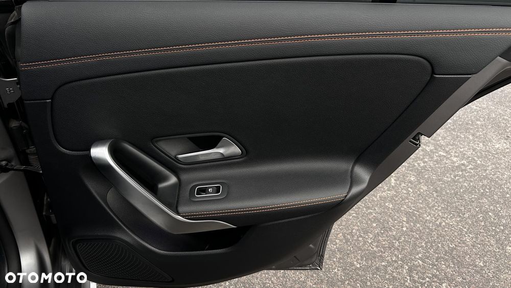 Mercedes-Benz CLA 220 4-Matic Edition 1 7G-DCT - 28