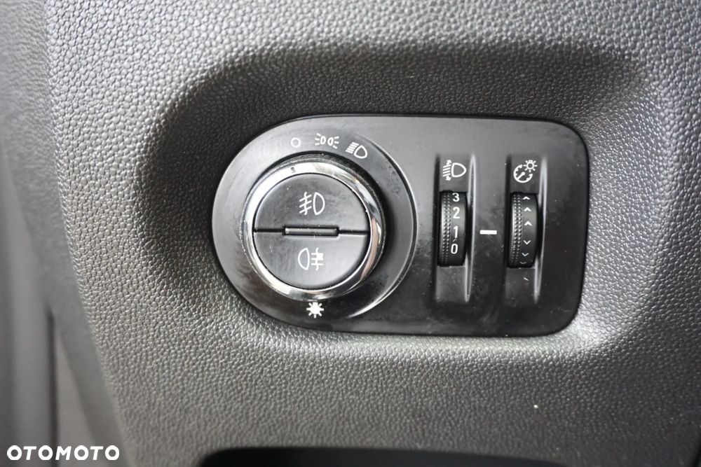 Opel Corsa 1.2 16V Cosmo - 24