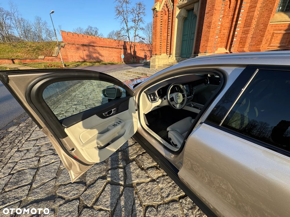 Volvo V60 Cross Country - 8