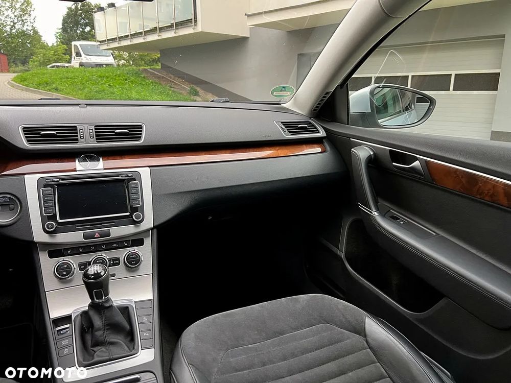 Volkswagen Passat 2.0 TDI Highline - 18