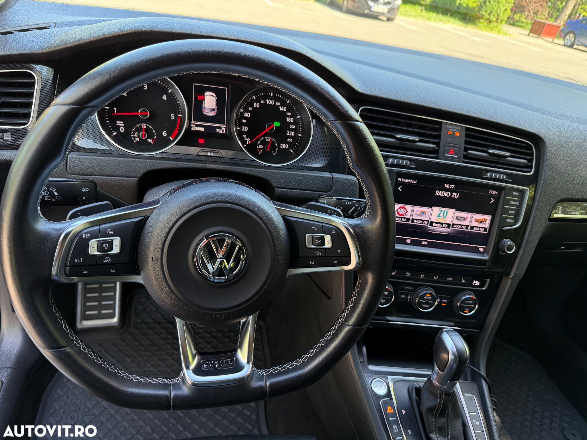 Volkswagen Golf 2.0 TDI DPF BMT DSG GTD - 13