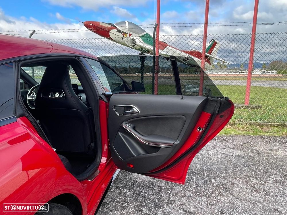 Mercedes-Benz CLA 200 d Shooting Brake AMG Line - 22