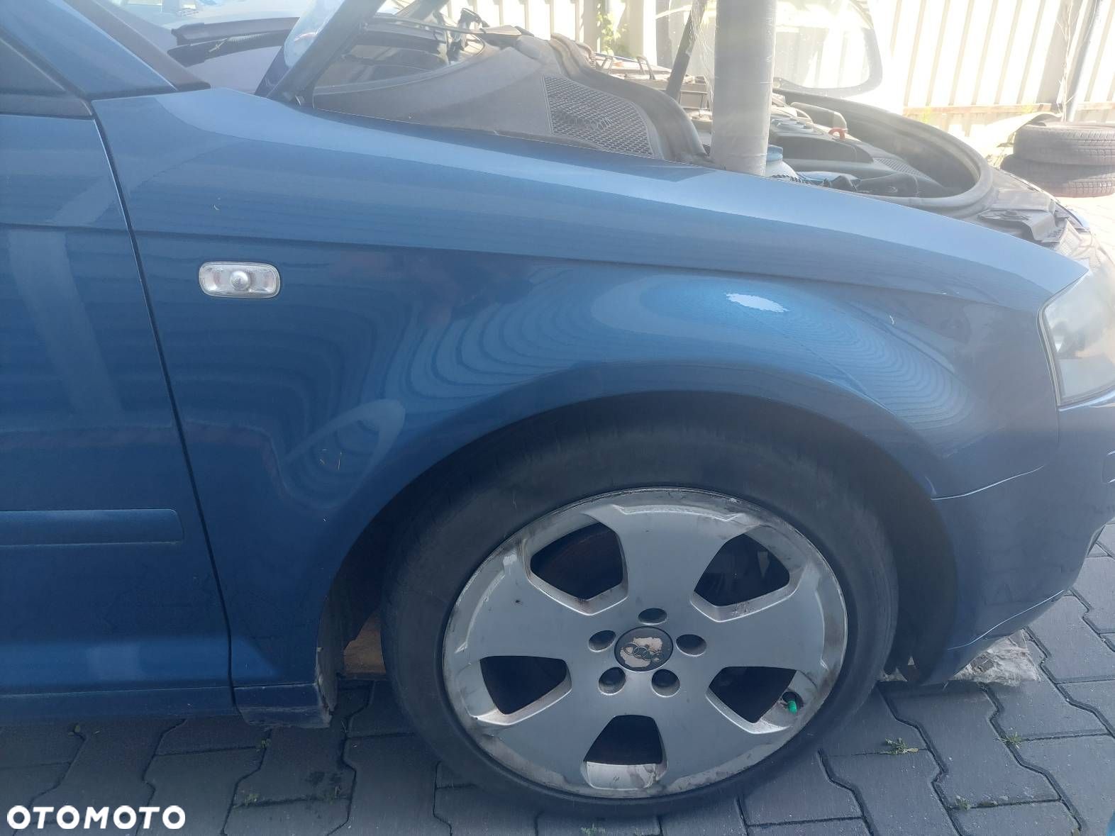 BŁOTNIK PRAWY PRZÓD AUDI A3 8L LS9R - 1