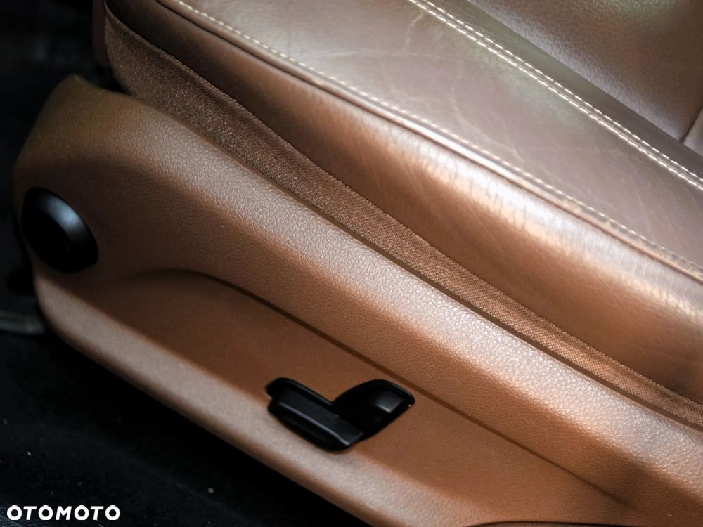 Mercedes-Benz Klasa E 220 d 9G-TRONIC - 23