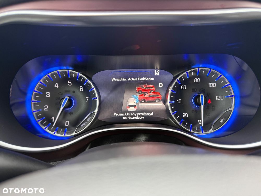 Chrysler Pacifica - 38