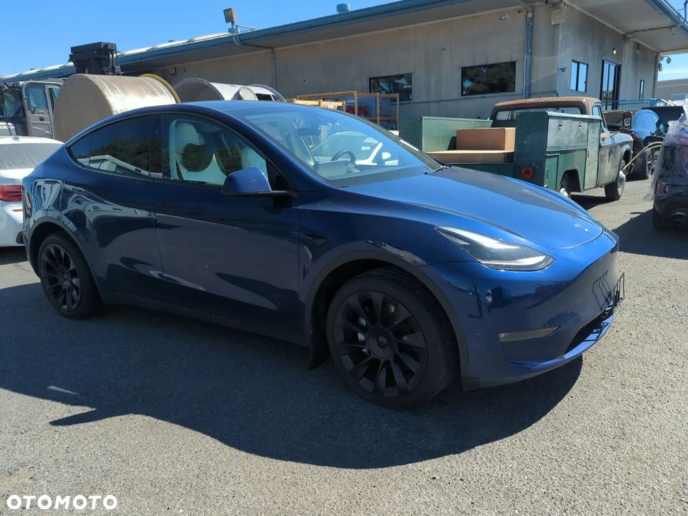 Tesla Model Y - 5