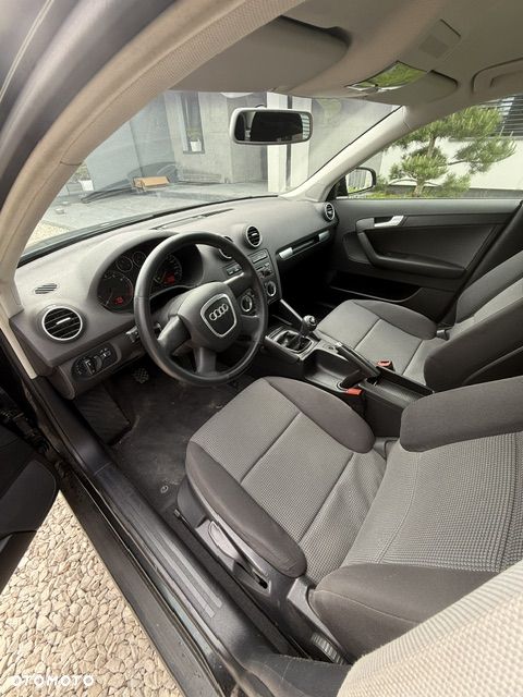 Audi A3 Sportback 1.6 FSI Attraction - 4