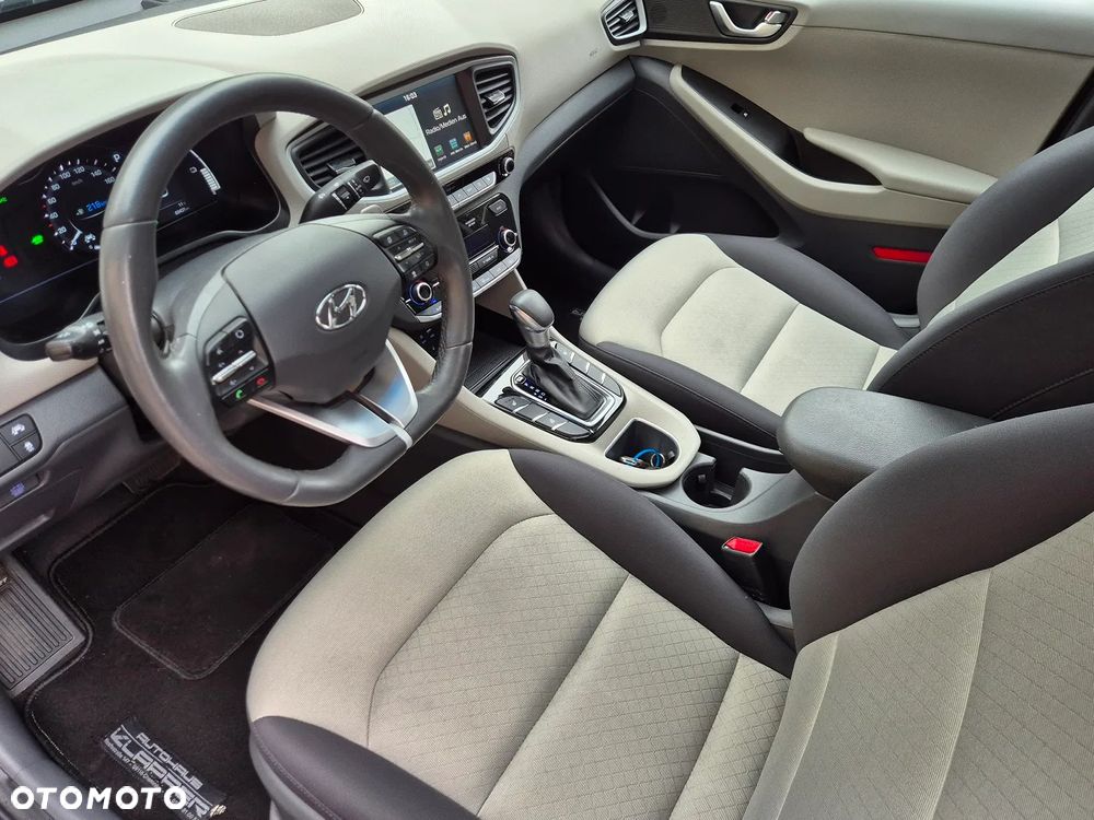 Hyundai IONIQ - 15