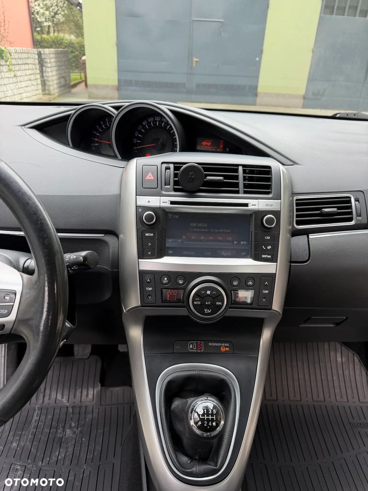 Toyota Verso 1.8 Premium 7os - 21