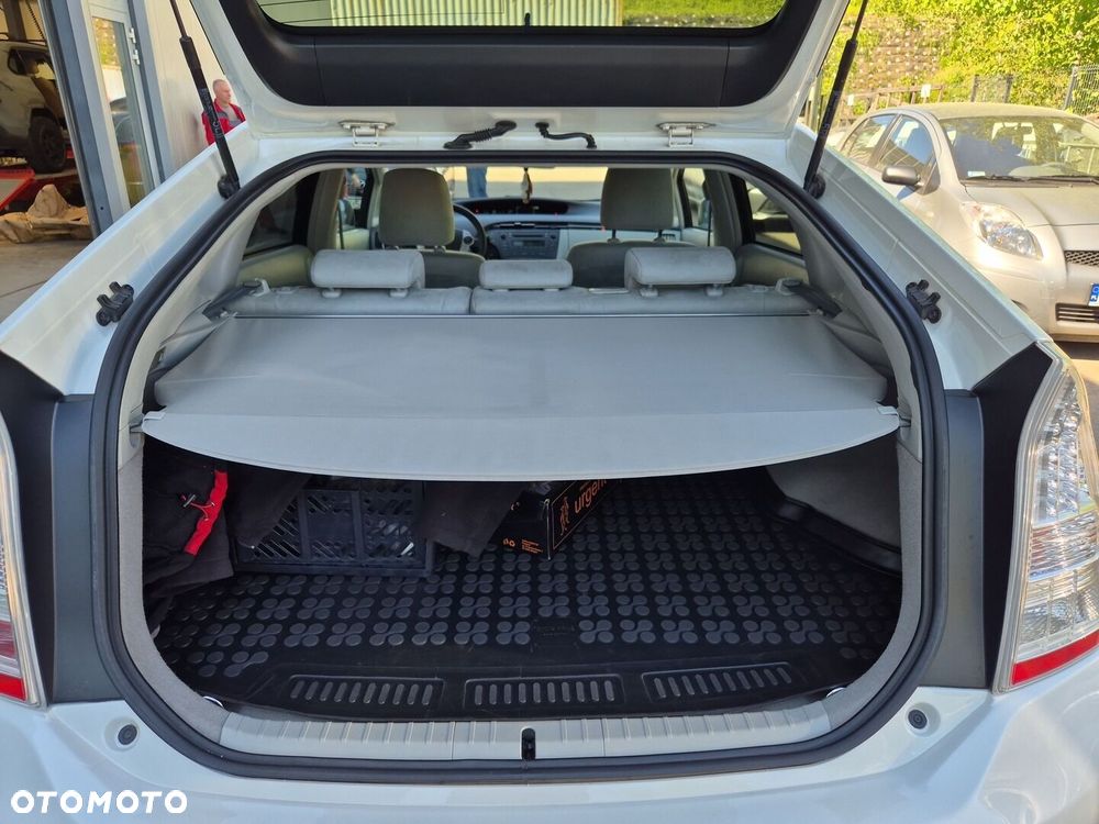 Toyota Prius 1.8 HSD Sol - 10