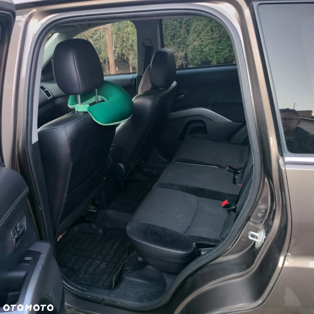 Mitsubishi Outlander - 5