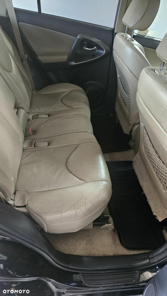 Toyota RAV4 2.2 D-CAT 2010 - 18