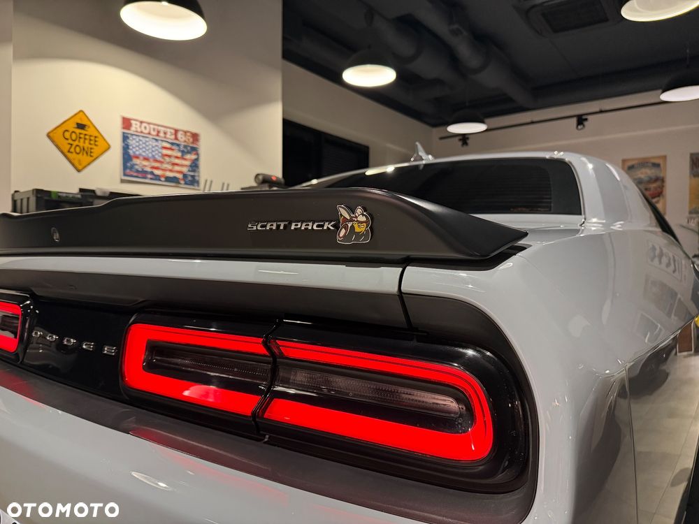 Dodge Challenger - 31