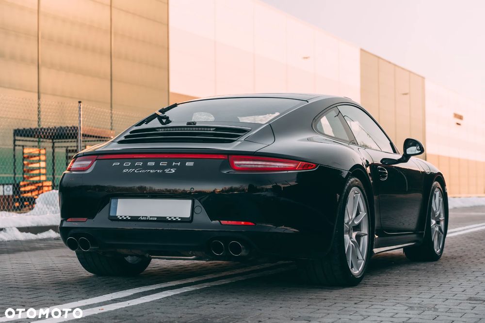 Porsche 911 Carrera 4S - 2