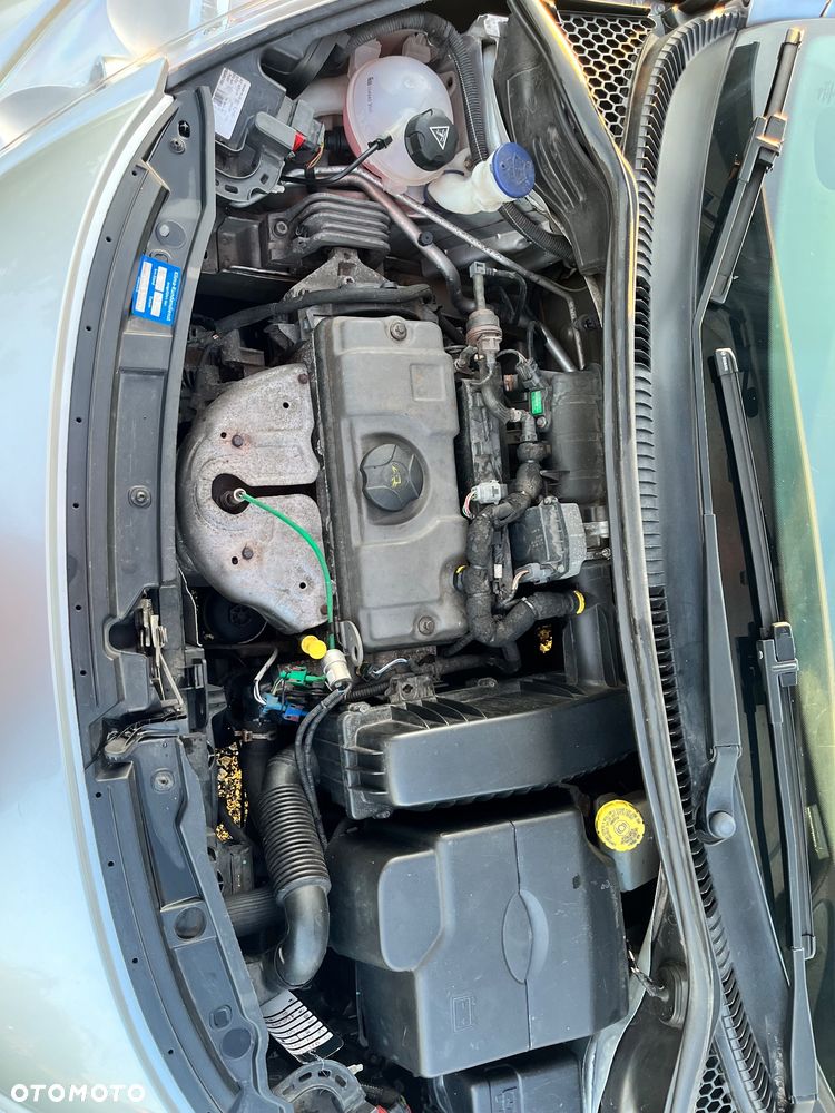 Peugeot 207 75 Urban Move - 12