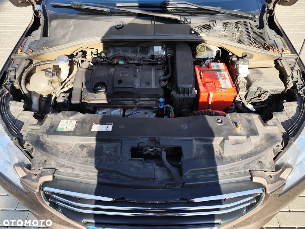 Peugeot 301 1.6 VTi Allure - 17