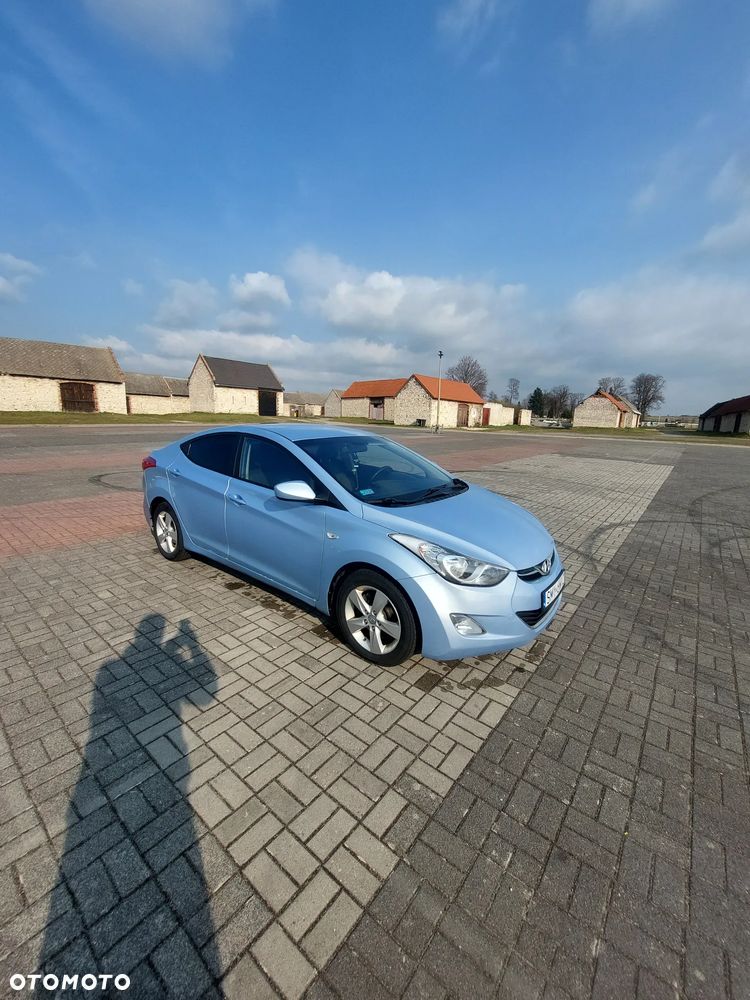 Hyundai Elantra 1.6 Classic + - 18
