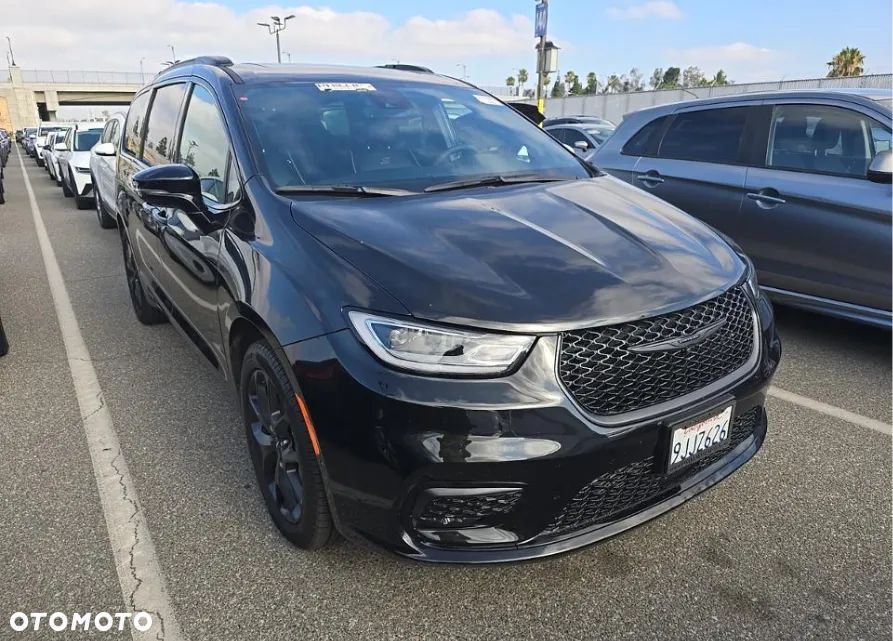 Chrysler Pacifica - 1