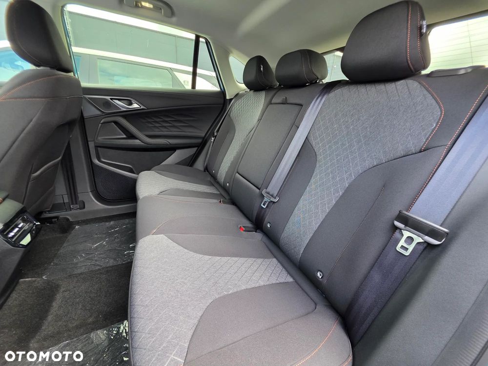 MG HS 1.5 T-GDI Excite DCT - 21