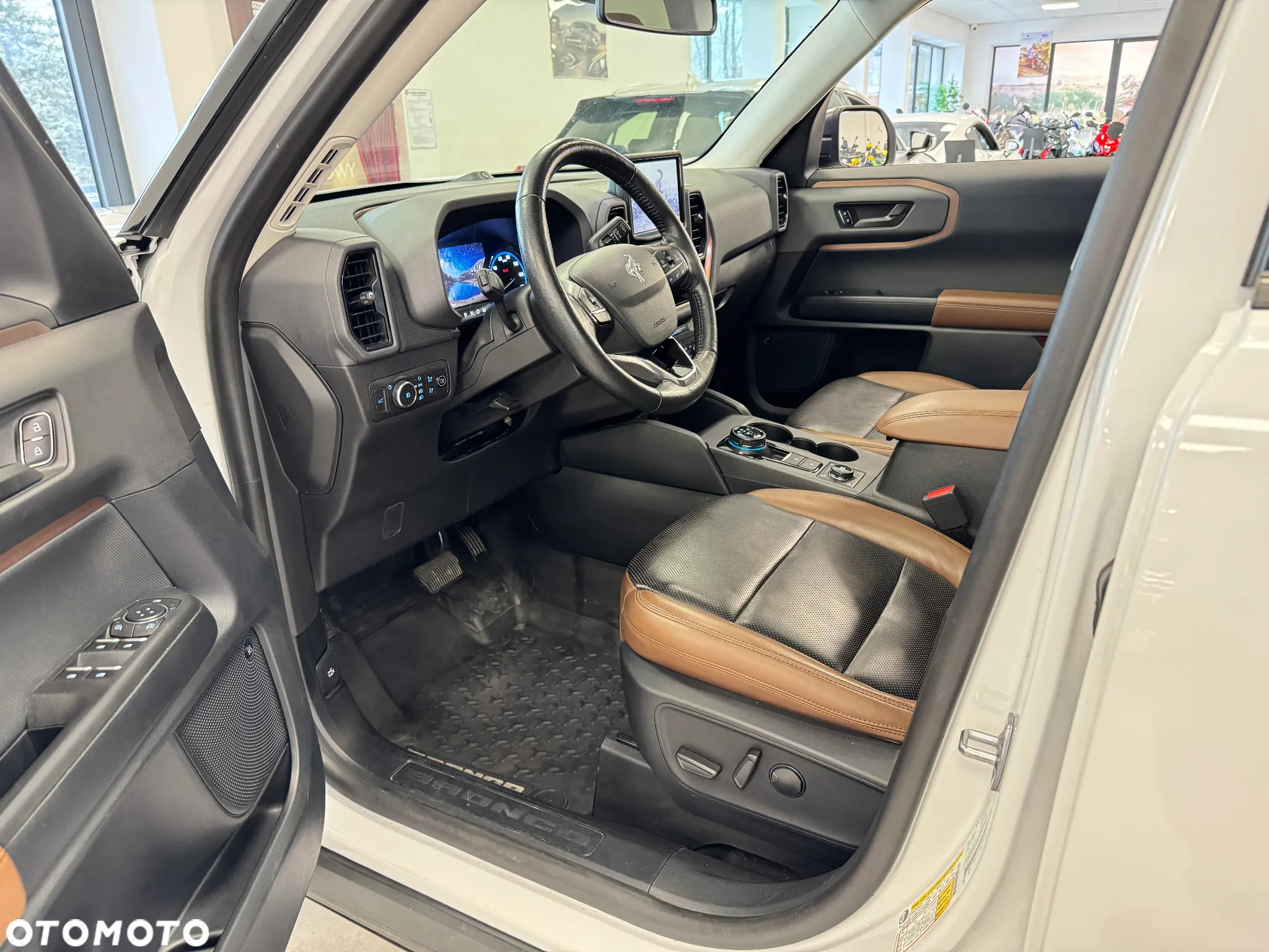 Ford Bronco - 7