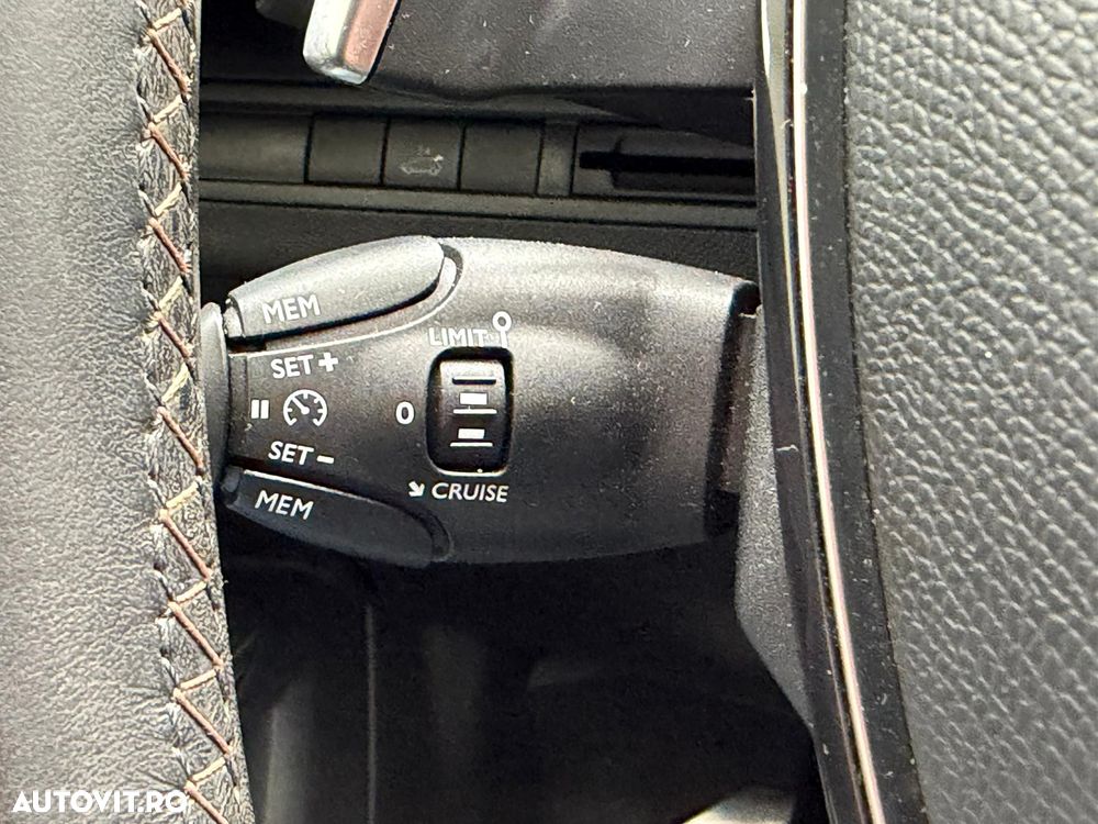 Peugeot 3008 1.2 PureTech Turbo S&S EAT6 GT-Line - 29