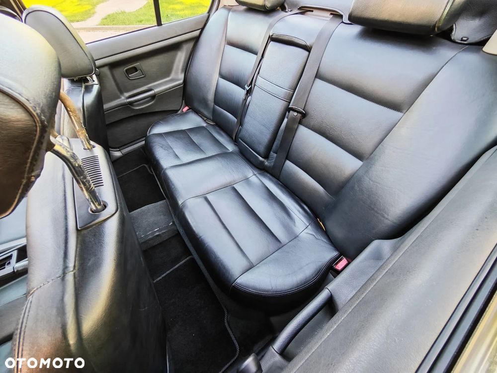 BMW Seria 3 320i - 30