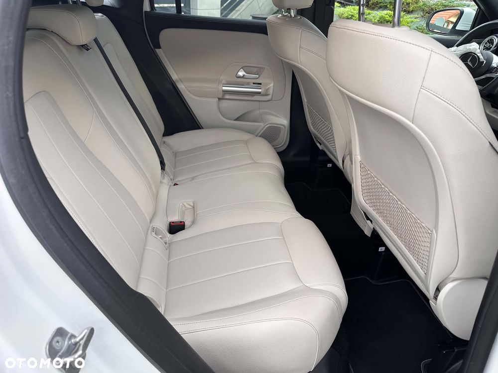 Mercedes-Benz GLA 250 4Matic 8G-DCT EDITION 2022 - 12