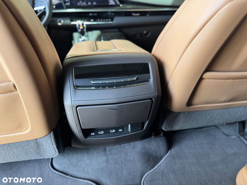 Cadillac Escalade - 22