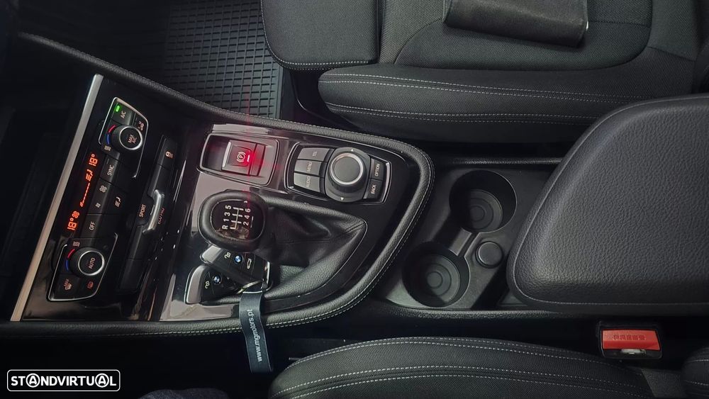 BMW 216 Active Tourer d Line Sport - 37