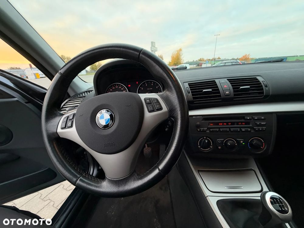 BMW Seria 1 116i - 23