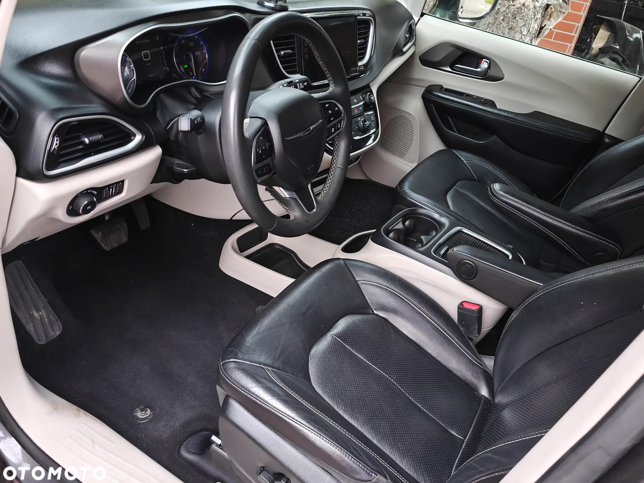 Chrysler Pacifica - 10