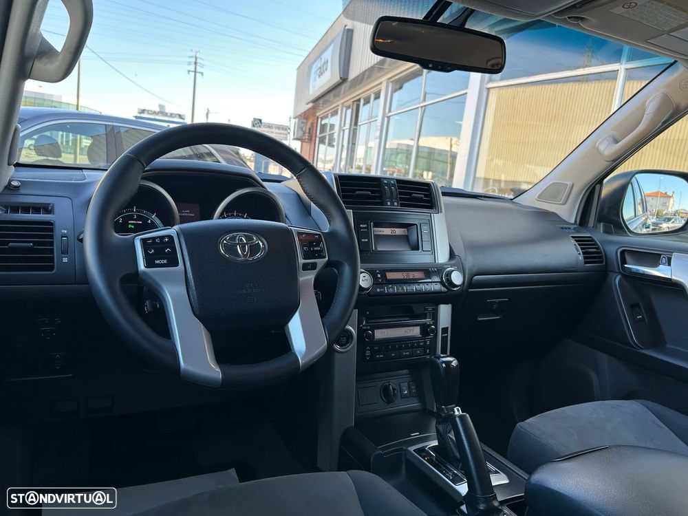 Toyota Land Cruiser - 37