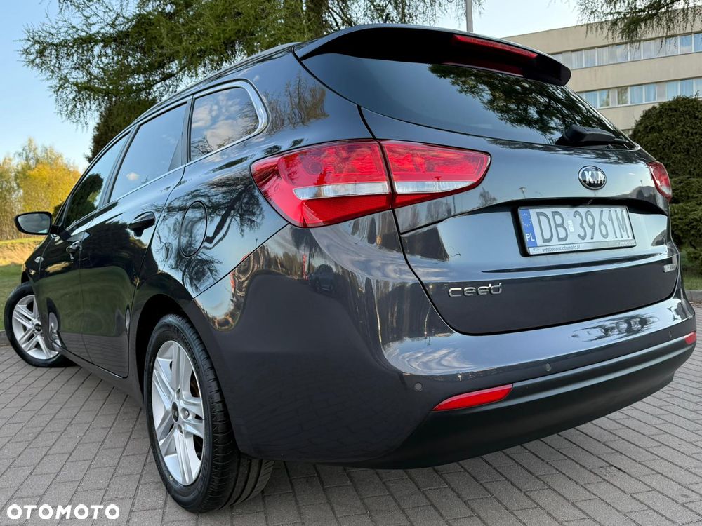 Kia Ceed 1.6 GDI Dream Team Edition - 25